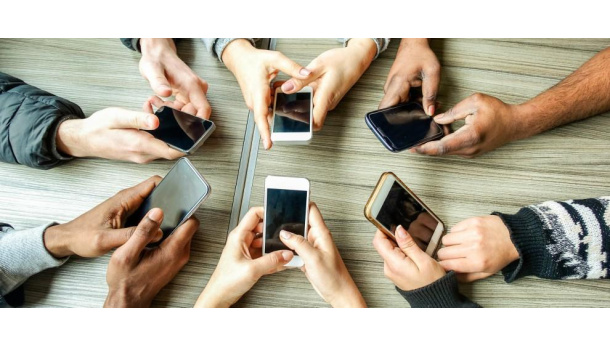 Immagine: Smartphone, entro il 2020 saranno i dispositivi più inquinanti soprattutto a causa delle emissioni