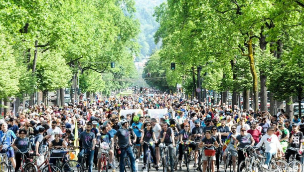 Immagine: BikePride 2018, la lunga pedalata dei 15mila per il diritto alla mobilità sostenibile | VIDEO