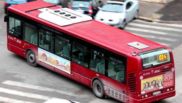 Immagine: Legambiente: a Roma è raddoppiata la media di età dei bus ATAC, da 4,9 anni del 2004 a 10,7 nel 2016