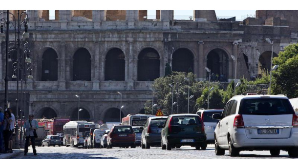 Immagine: Mobilità sostenibile, Greenpeace compara 13 grandi città europee: 'Roma ultima classificata'