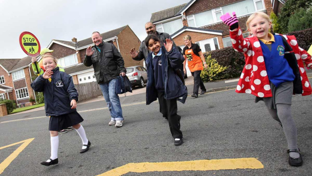 Immagine: Gran Bretagna: ‘stop alle auto vicino alle scuole, l’aria è troppo inquinata’