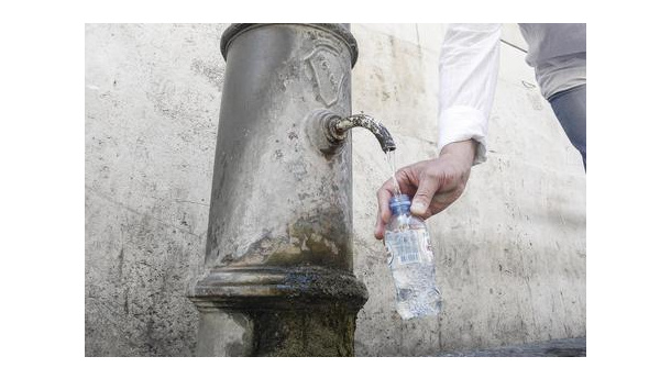 Immagine: Acqua, Ministro Costa: 'Al lavoro per un servizio idrico interamente pubblico'