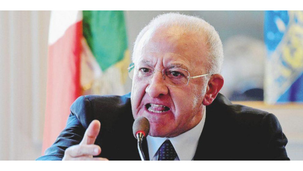 Immagine: De Luca attacca i comitati: ‘Gli impianti si devono fare, altrimenti i rifiuti come dobbiamo smaltirli?’