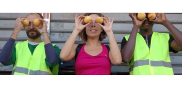 Roma, arriva il banchetto che raccoglie frutta e verdura invenduta al mercato per donarla ai poveri