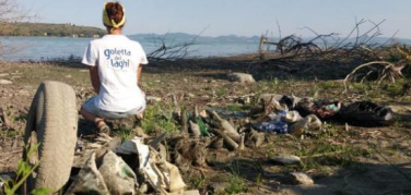 La plastica regina indiscussa dei laghi italiani. Ecco i dati di Goletta dei Laghi