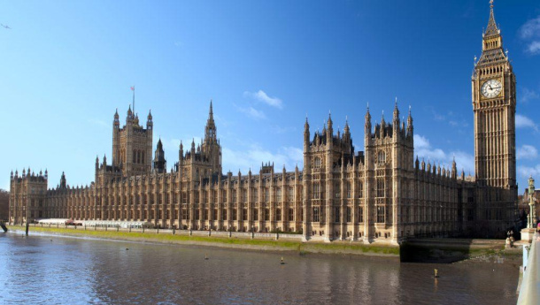 Immagine: Rivoluzione nel Parlamento britannico: via la plastica monouso, sì al compostabile
