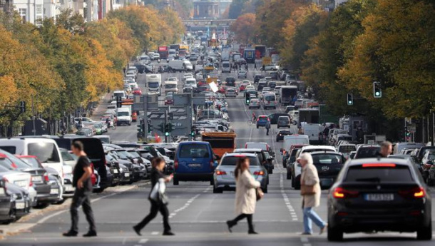 Immagine: Emissioni CO2 dei veicoli, intesa dei ministri Ue: taglio del 35% per le auto e 30% per i van