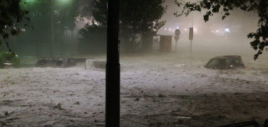 Roma: nubifragio, grandine e auto intrappolate nel ghiaccio