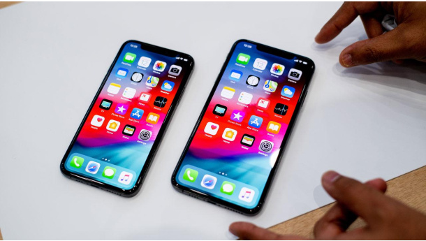 Immagine: L'antitrust multa Apple e Samsung per obsolescenza programmata degli smarthpone. Prima sentenza al mondo?