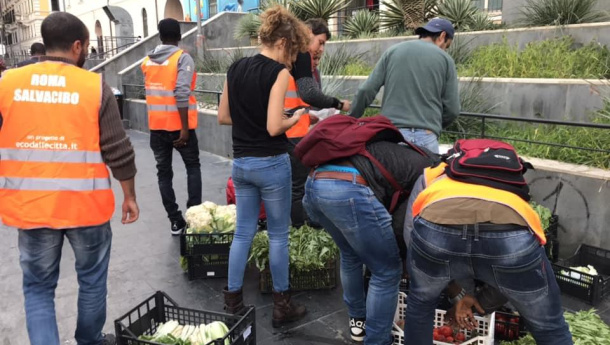 Immagine: Roma, il progetto di recupero cibo al mercato di piazza Vittorio va a gonfie vele