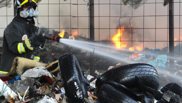 Immagine: Terra dei Fuochi, lunedì Conte a Caserta con sette ministri per firmare Piano d'azione