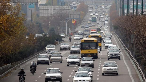Immagine: Ue, sì al taglio delle emissioni di CO2 del 37,5% al 2030 per le auto