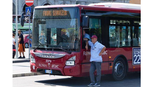 Immagine: Roma, trasporto pubblico: ok dei creditori, Atac è salva