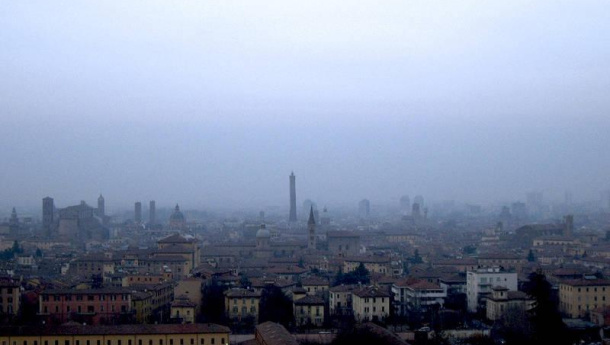 Immagine: Smog: fino a lunedì 14 gennaio misure emergenziali a Bologna, Modena, Ravenna e Ferrara