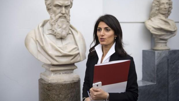 Immagine: Raggi, consiglio straordinario rifiuti: 'Niente discariche né a Roma né in provincia'