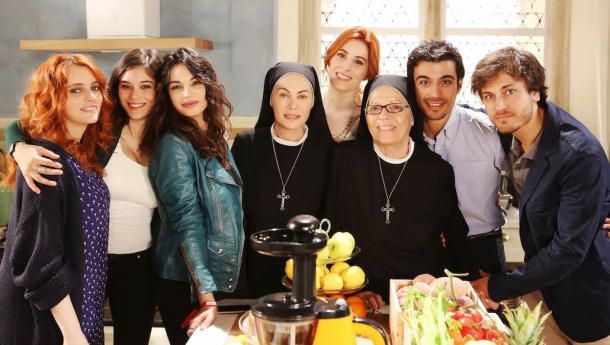 Immagine: ‘Che Dio ci aiuti’, la raccolta differenziata di alluminio, carta e plastica approda sulla fiction campione di ascolti di Rai 1