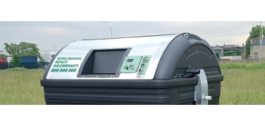 Bologna, arriva la Carta Smeraldo: il cassonetto dei rifiuti indifferenziati si aprirà solo con la tessera