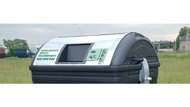 Immagine: Bologna, arriva la Carta Smeraldo: il cassonetto dei rifiuti indifferenziati si aprirà solo con la tessera