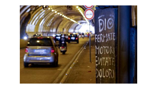 Immagine: Napoli, smog: stop al traffico in tutta la città