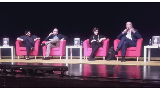 Immagine: Bloody Money: l'inchiesta di Fanpage sulla corruzione nella gestione rifiuti diventa un libro