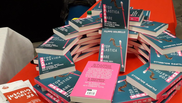 Immagine: Marine litter. Presentato a Fa’ la cosa giusta il libro “SPAM – Stop Plastica A Mare” di Filippo Solibello