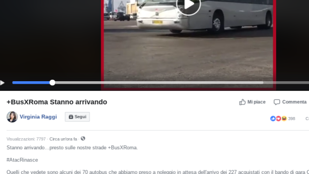 Immagine: La sindaca Virginia Raggi annuncia 'più bus per Roma'