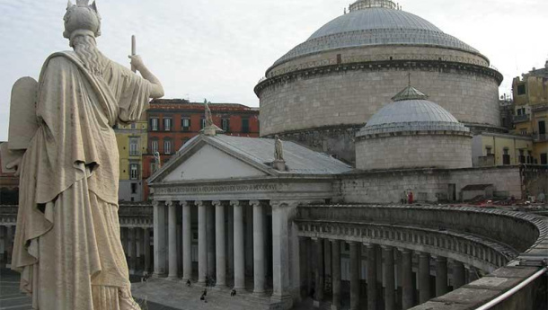 Immagine: Napoli si prepara a posizionare cassonetti interrati per la raccolta differenziata nel centro storico sito Unesco