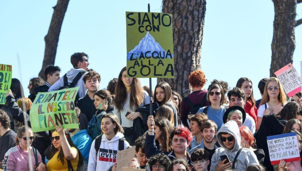 Immagine: Fridays for Future: 'Lanciamo in Italia l'assemblea costituente, per un movimento nazionale partecipato e democratico'