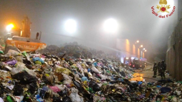 Immagine: Incendio Rocca Cencia, Ama: 'Produttività in recupero. Cittadini facciano differenziata al meglio'