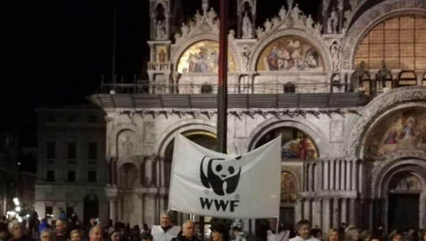 Immagine: Earth Hour, In Italia sono 400 i Comuni che hanno aderito all’Ora della Terra 2019 organizzata dal WWF