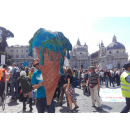 Immagine: Decine di migliaia di persone in piazza a Roma con Greta per salvare il pianeta