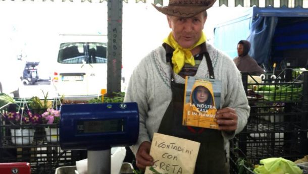 Immagine: Gianni è con Greta. Ambientalismo e umanità tra i banchi dei contadini di Porta Palazzo