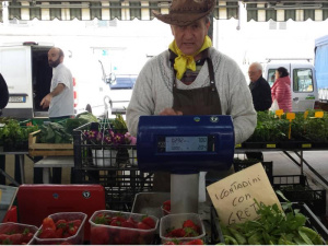 Gianni è con Greta. Ambientalismo e umanità tra i banchi dei contadini di Porta Palazzo