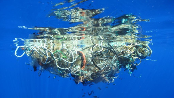 Immagine: La plastica è il primo nemico dei nostri mari con 179.023 particelle plastiche per km quadrato e l’80% dei rifiuti spiaggiati