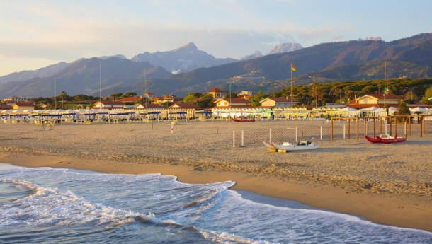 Immagine: Toscana, pronto un accordo per eliminare la plastica usa e getta da 900 lidi balneari