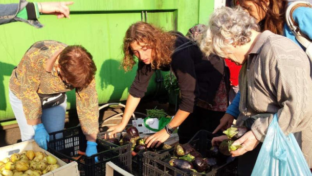 Immagine: Un istant book per i negozianti che vogliono donare le eccedenze alimentari? Esiste ed è stato pubblicato da Csv Milano