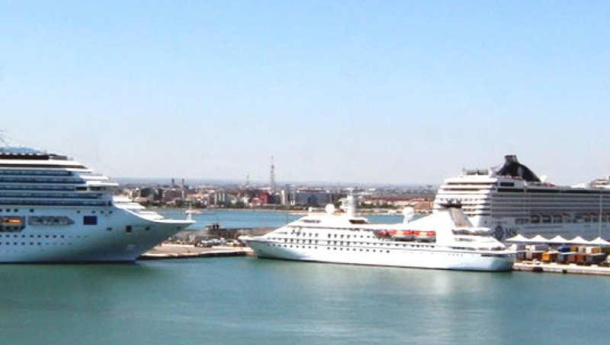 Immagine: Bari, anche nel porto si farà la raccolta differenziata. Siglata la convenzione tra Amiu Puglia e l’Autorità portuale