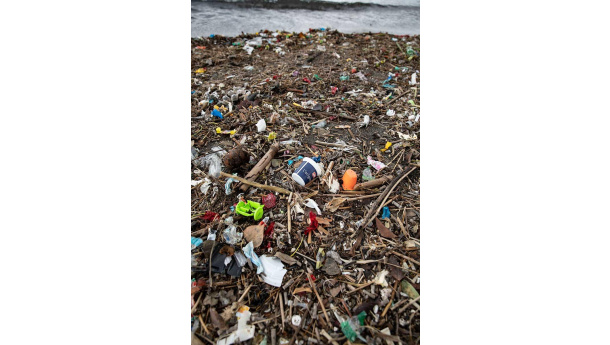 Immagine: Inquinamento da plastica: alla foce del Sarno una situazione scioccante. Le foto di Greenpeace