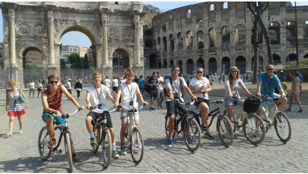 Immagine: Firmato il protocollo tra FIAB e WWF per la mobilità ciclistica e il turismo in bicicletta