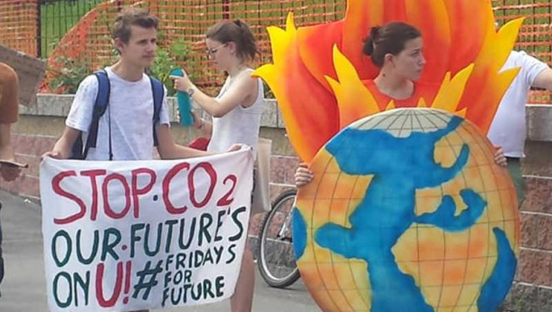 Immagine: Aosta dichiara l’emergenza climatica. Fridays For Future: ‘L’obiettivo di contenere l’aumento della temperatura entro 1,5°C è lontano’