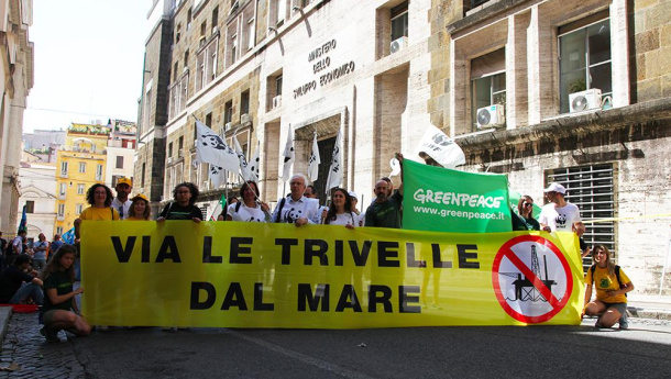 Immagine: Trivelle: Greenpeace, Legambiente e Wwf rendono pubblico piano di dismissione di 34 impianti offshore chiuso nei cassetti del Mise