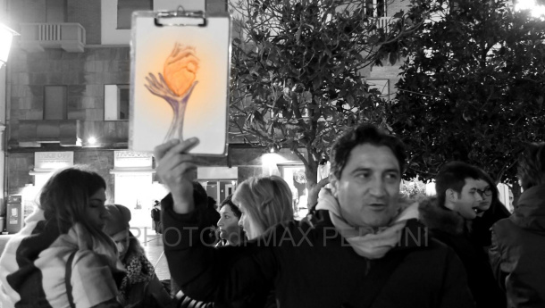 Immagine: Taranto, ex Ilva: 6mila firme per l'esposto 'Con il veleno nel sangue e il cuore in mano'