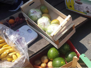 Torino, la Municipale sequestra 215 kg di frutta e verdura per poi donarli al progetto RePoPP che a Porta Palazzo combatte gli sprechi alimentari