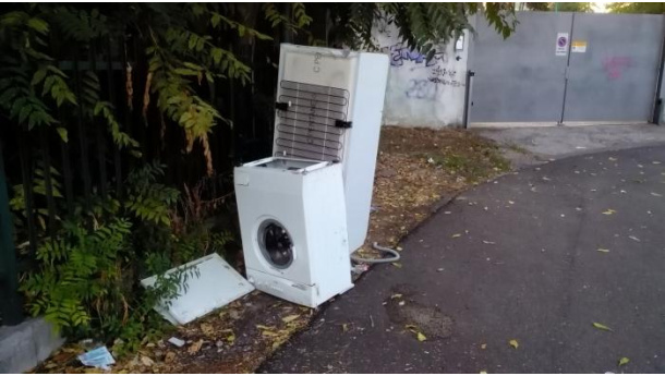 Immagine: Milano, prosegue la sperimentazione delle telecamere contro l'abbandono di rifiuti: altri 36 casi accertati