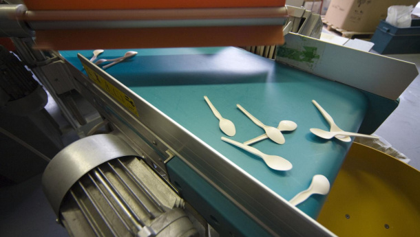 Immagine: La decarbonizzazione passa anche dalle stoviglie: la collaborazione tra Fra' Sole Assisi ed Ecozema