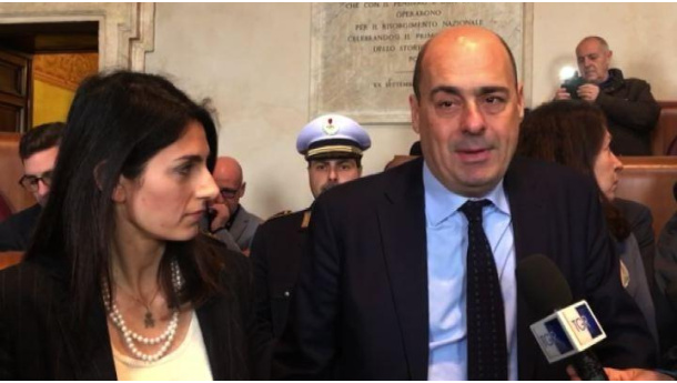 Immagine: Roma, Virginia Raggi scrive al ministro Costa: gli impianti del Lazio trattano meno rifiuti di quanti potrebbero