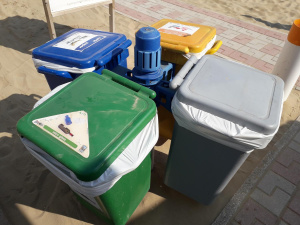 'Rimini plastic free': bicchieri e cannucce compostabili ma in spiaggia scarseggiano i bidoni per l'organico
