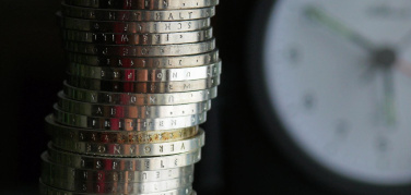 Settembre, tempo di rincari: aumenti per RC auto, telefono e luce in attesa del mercato libero