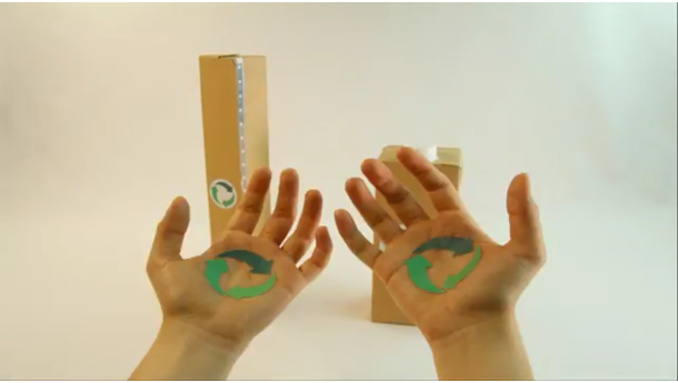 Immagine: 'Le mani in carta' vincitore del premio 'Le sette vite della carta'