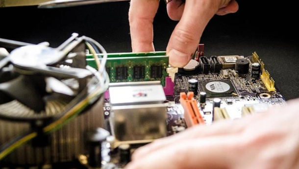 Immagine: Artigianelli Digitali, il riuso e l’economia circolare alla portata di tutti. A Torino prende forma il Restart Café